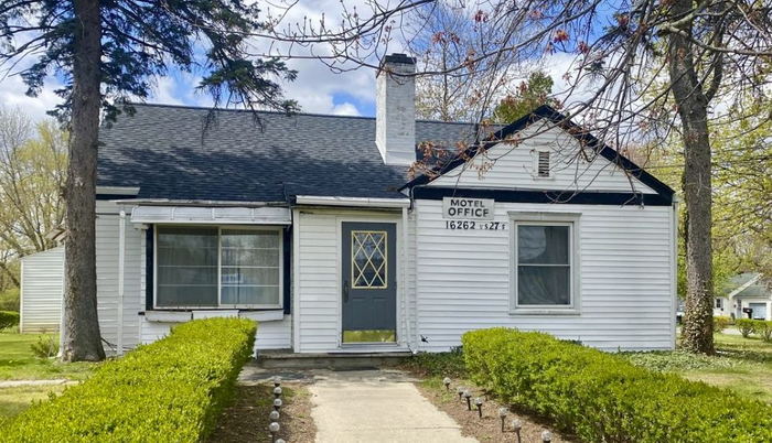 Town & Country Motel (Town and Country Motel) - Web Listing (newer photo)